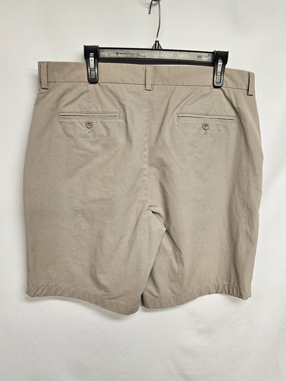 Vineyard Vines On-The-Go Shorts Mens 35 Khaki Tan Performance Stretch Golf OTG - Picture 2 of 6